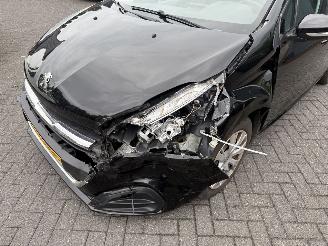 Peugeot 208 1.6 BlueHDi Active (Hatchback 5-dr.) picture 16