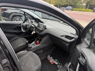 Peugeot 208 1.6 BlueHDi Active (Hatchback 5-dr.) picture 12