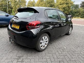 krockskadad bil auto Peugeot 208 1.6 BlueHDi Active (Hatchback 5-dr.) 2017/10