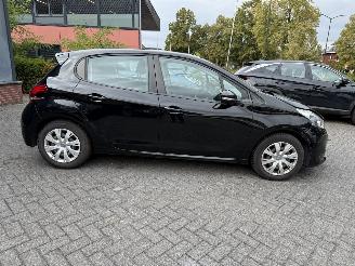 Peugeot 208 1.6 BlueHDi Active (Hatchback 5-dr.) picture 2