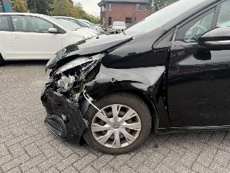 Peugeot 208 1.6 BlueHDi Active (Hatchback 5-dr.) picture 14