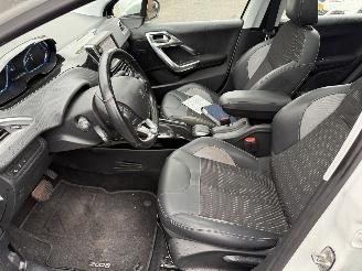 Peugeot 2008 1.2 PureTech Allure  AUTOMAAT (SUV 5-dr.) picture 21