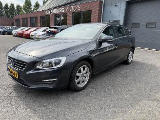 Schadeauto Volvo V-60 2.0 D2 Nordic+ (Stationwagen 5-dr.) 2016/9