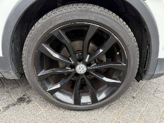 Volkswagen Tiguan 1.4 TSI  PANORAMADAK Connected Series picture 18