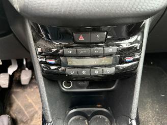 Peugeot 2008 1.2 PureTech Allure (SUV 5-dr.) picture 28