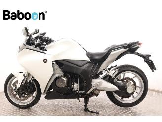 Honda VFR 1200 F C-ABS picture 5
