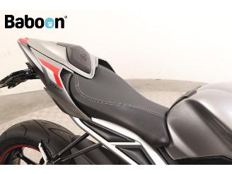 Triumph Street Triple RS picture 14