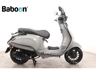 Vaurioauto  scooters Vespa  Sprint 45KM 2020/3