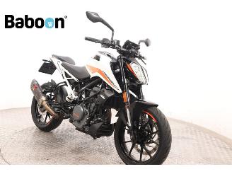KTM 390 Duke ABS picture 2