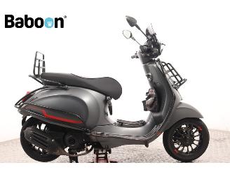 uszkodzony skutery Vespa  Sprint 45KM 2019/5