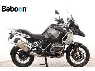 Vaurioauto  motor cycles BMW R 1250 GS Adventure Triple Black 2023/4