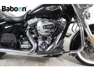 Harley-Davidson  FLHRC Road King Classic ABS picture 12