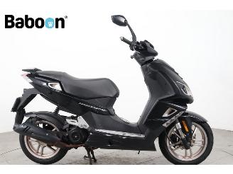 Schade scooter Peugeot  Speedfight 4 45KM 2018/3