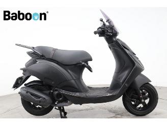 Vaurioauto  scooters Piaggio  Zip 45KM 2024/5