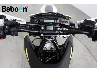 Husqvarna  701 Supermoto picture 20