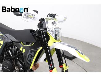 Husqvarna  701 Supermoto picture 9