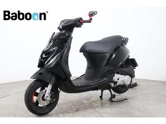 Piaggio  Zip 45KM picture 4