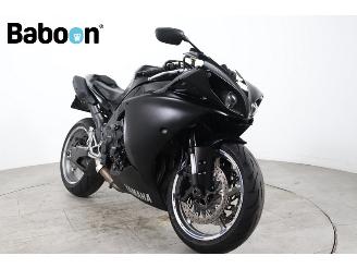 Yamaha  YZF-R1 picture 2