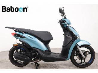 krockskadad bil bromfiets Piaggio  Liberty S 45KM 2025/11