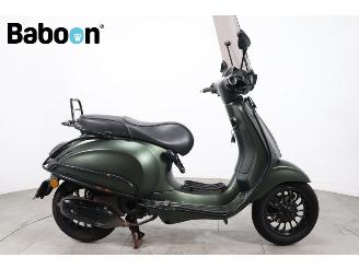 skadebil bromfiets Vespa  Sprint 25KM 2018/4
