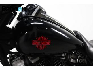 Harley-Davidson  FLHX Street Glide picture 12