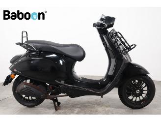 damaged scooters Vespa  Sprint 45KM 2016/1