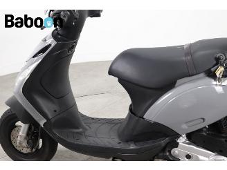 Piaggio  Zip 45KM picture 12