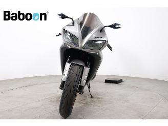 Yamaha  YZF-R1 picture 3