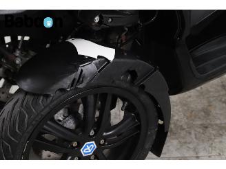 Piaggio MP3 300 Yourban S picture 16