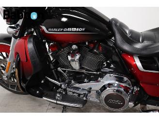 Harley-Davidson  FLHXSE CVO Street Glide 117 picture 28