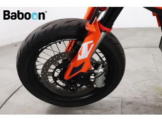 KTM 690 SMC R picture 14