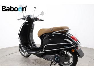 Vespa  Primavera Elettrica 45KM picture 4