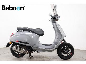 damaged scooters Vespa  Sprint 25KM 2018/7