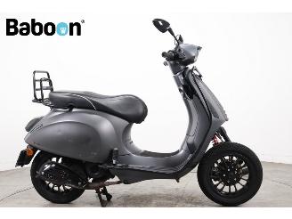 danneggiata scooter Vespa Sprint 45KM  2017/2