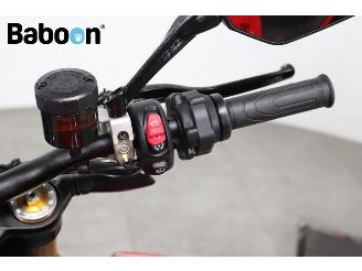 Ducati Streetfighter V2 S picture 22