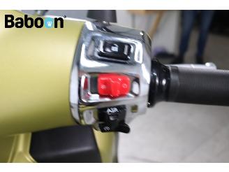 Vespa  GTS 300 Super HPE picture 13