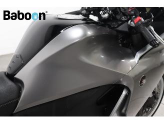 Honda VFR 1200 F ABS picture 21