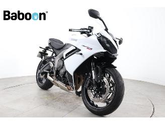 Triumph Daytona 660 picture 2