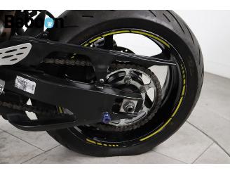 Yamaha  YZF-R1 picture 13