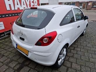 Opel Corsa 1.2 16v essentia picture 3