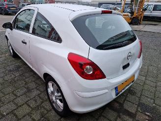Opel Corsa 1.2 16v essentia picture 4