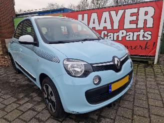 damaged passenger cars Renault Twingo 1.0 sce collection 2018/6