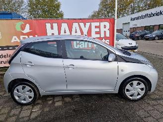 Toyota Aygo 1.0 VVT-i-x-play picture 2
