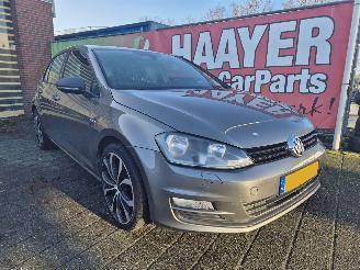 uszkodzony samochody osobowe Volkswagen Golf 1.0 tsi trendline 2015/12