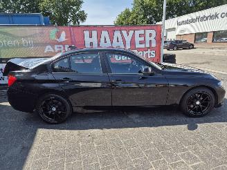 BMW 3-serie 320i high executive picture 2