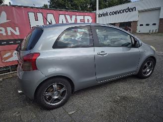 Toyota Yaris 1.3 vvti terra picture 2