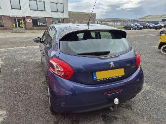 Peugeot 208 1.2 VTI Blue Lease picture 4