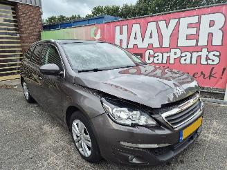 skadebil auto Peugeot 308 1.6 BlueHDI Blue Lease Executive 2014/7