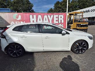 Volvo V-40 1.6 d2 kinetic picture 2