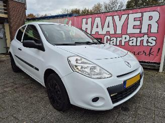 Damaged car Renault Clio 1.2 acces AIRCO 2012/7